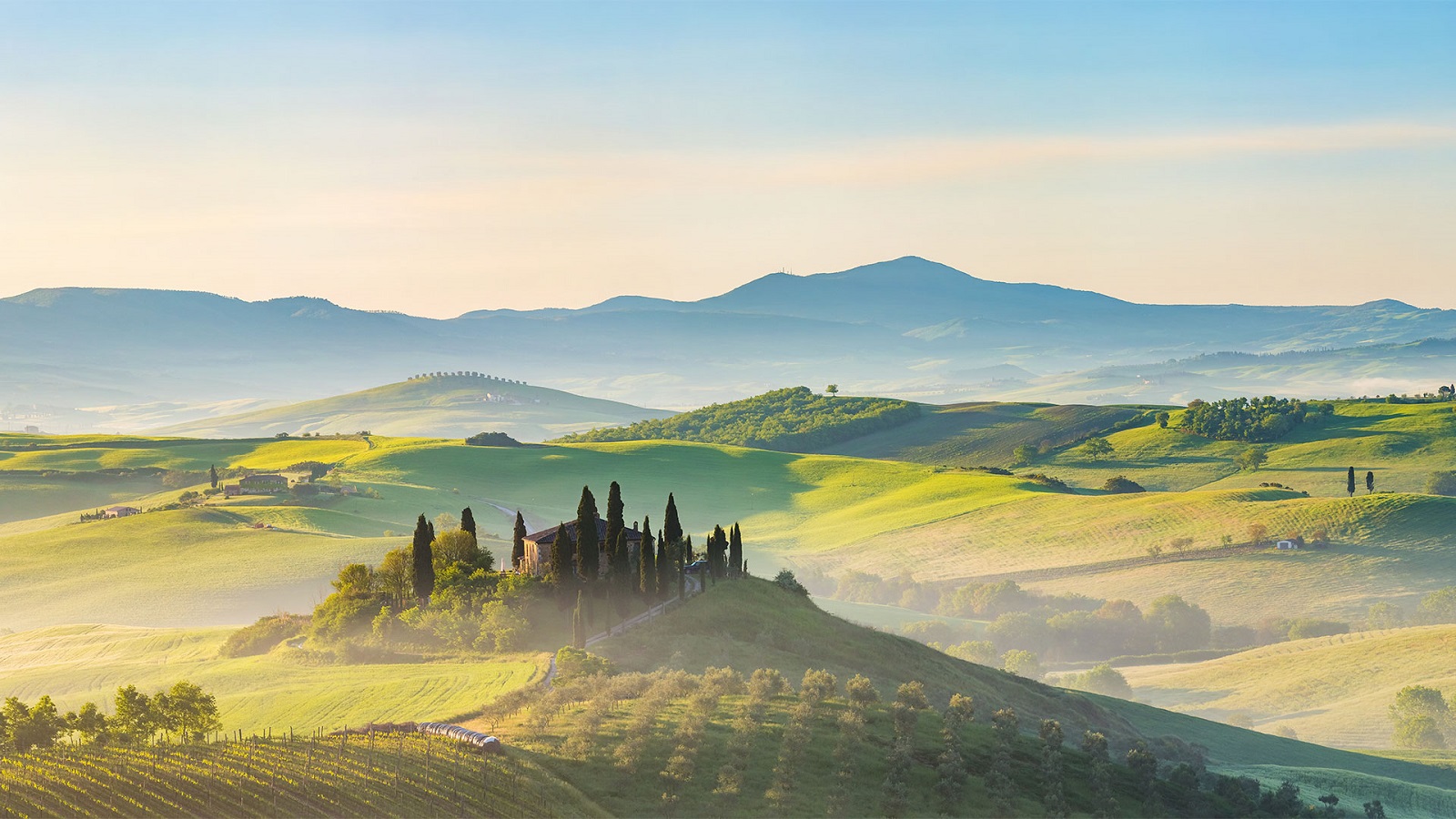 Maison au milieu des montagnes