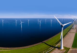 Vue aérienne d'une éolienne