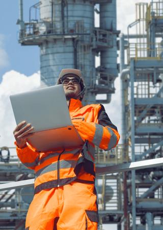 Ingénieur en raffinerie en activité